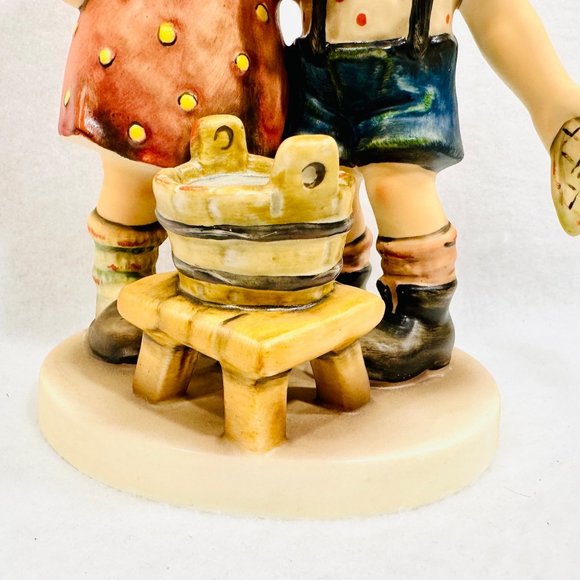 Goebel Hummel #412 "Bath Time" TMK6 (1990) - Picture 4 of 14